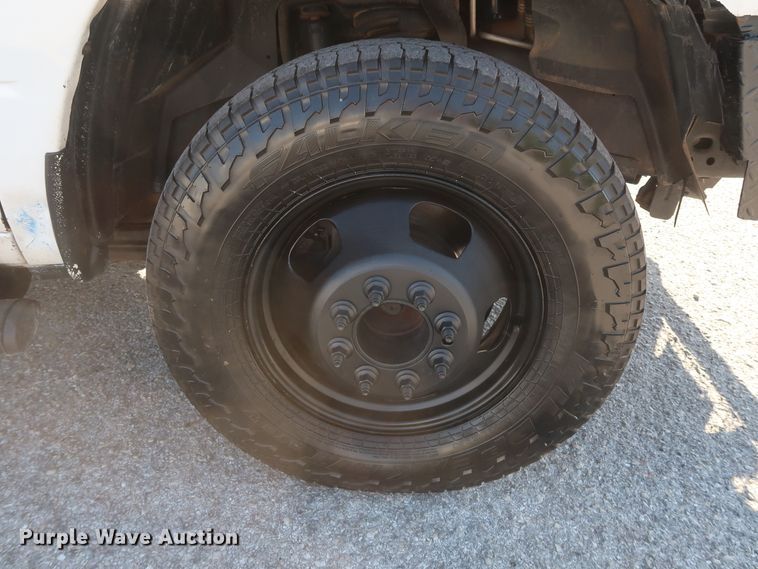 image for item DH0862 2015 Dodge Ram 3500HD  Crew Cab pickup truck cab and chassis