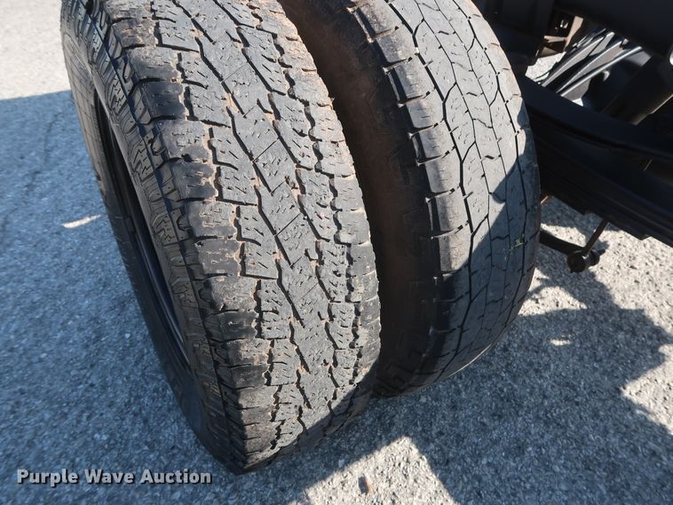 image for item DH0862 2015 Dodge Ram 3500HD  Crew Cab pickup truck cab and chassis