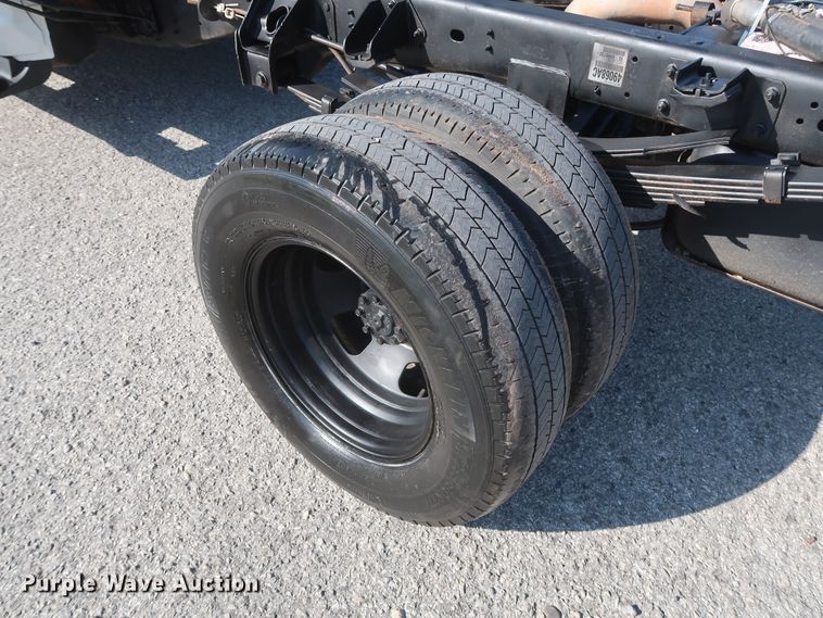 image for item DH0862 2015 Dodge Ram 3500HD  Crew Cab pickup truck cab and chassis