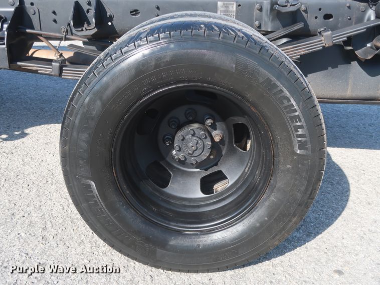 image for item DH0862 2015 Dodge Ram 3500HD  Crew Cab pickup truck cab and chassis