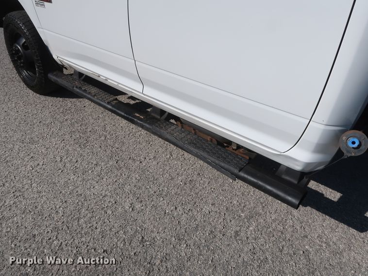 image for item DH0862 2015 Dodge Ram 3500HD  Crew Cab pickup truck cab and chassis