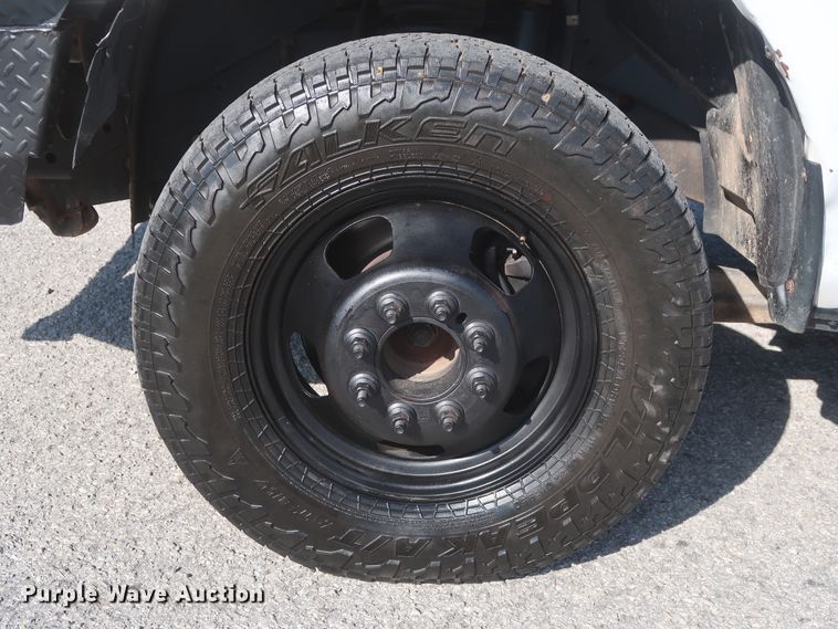 image for item DH0862 2015 Dodge Ram 3500HD  Crew Cab pickup truck cab and chassis