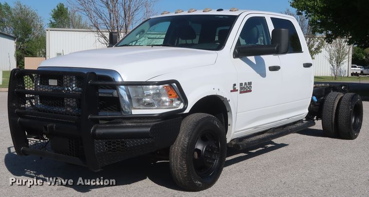 image for item DH0863 2014 Dodge Ram 3500HD  Crew Cab pickup truck cab & chassis
