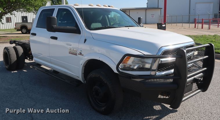 image for item DH0863 2014 Dodge Ram 3500HD  Crew Cab pickup truck cab & chassis