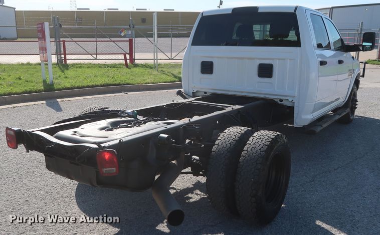 image for item DH0863 2014 Dodge Ram 3500HD  Crew Cab pickup truck cab & chassis