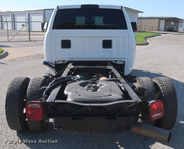 image for item DH0863 2014 Dodge Ram 3500HD  Crew Cab pickup truck cab & chassis