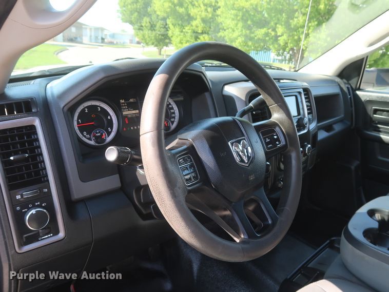 image for item DH0863 2014 Dodge Ram 3500HD  Crew Cab pickup truck cab & chassis