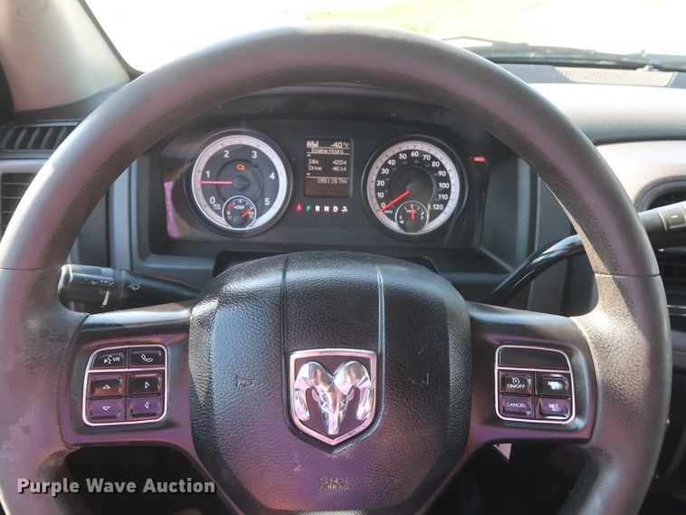 image for item DH0863 2014 Dodge Ram 3500HD  Crew Cab pickup truck cab & chassis