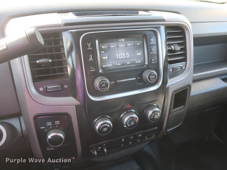 image for item DH0863 2014 Dodge Ram 3500HD  Crew Cab pickup truck cab & chassis