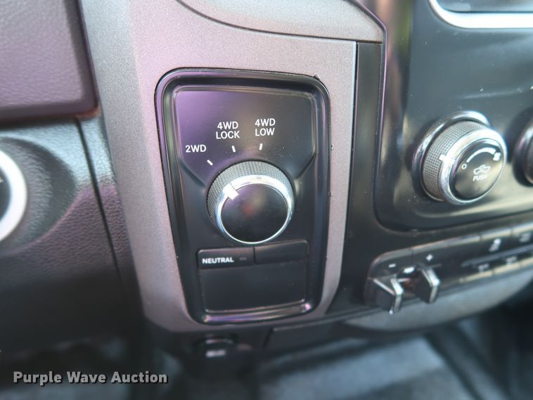 image for item DH0863 2014 Dodge Ram 3500HD  Crew Cab pickup truck cab & chassis