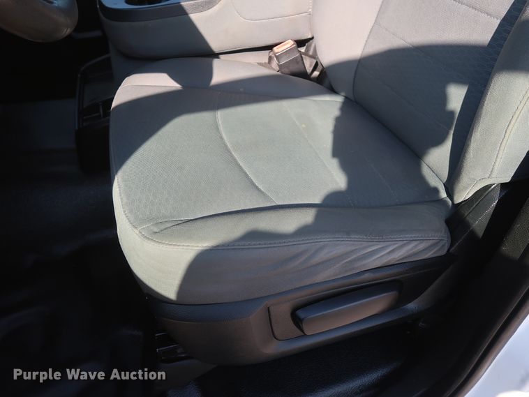 image for item DH0863 2014 Dodge Ram 3500HD  Crew Cab pickup truck cab & chassis