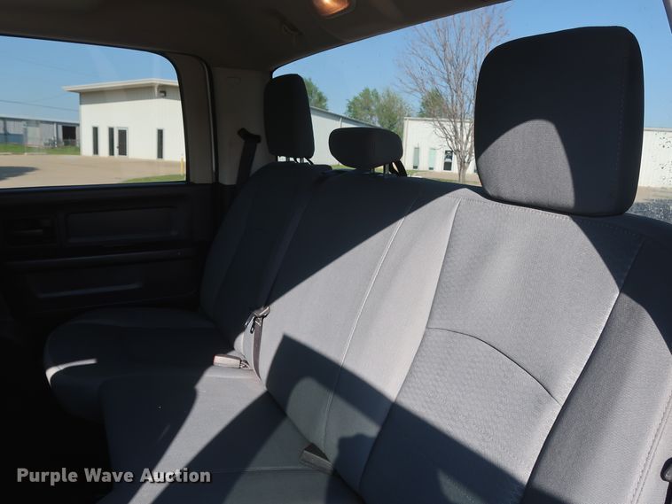 image for item DH0863 2014 Dodge Ram 3500HD  Crew Cab pickup truck cab & chassis