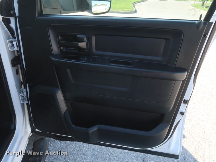 image for item DH0863 2014 Dodge Ram 3500HD  Crew Cab pickup truck cab & chassis