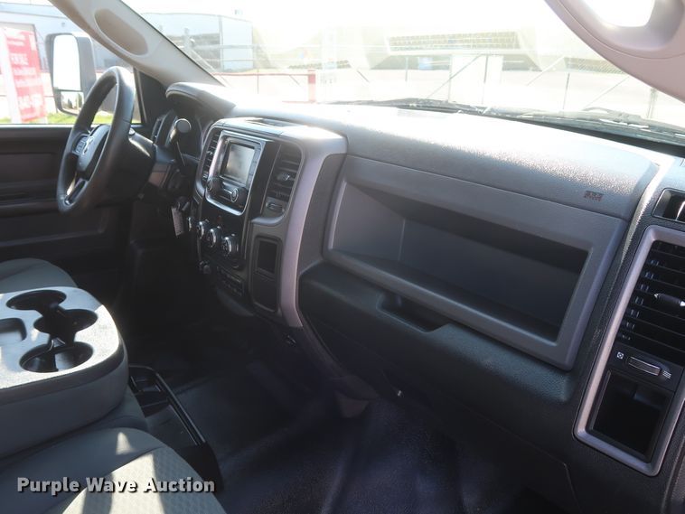 image for item DH0863 2014 Dodge Ram 3500HD  Crew Cab pickup truck cab & chassis