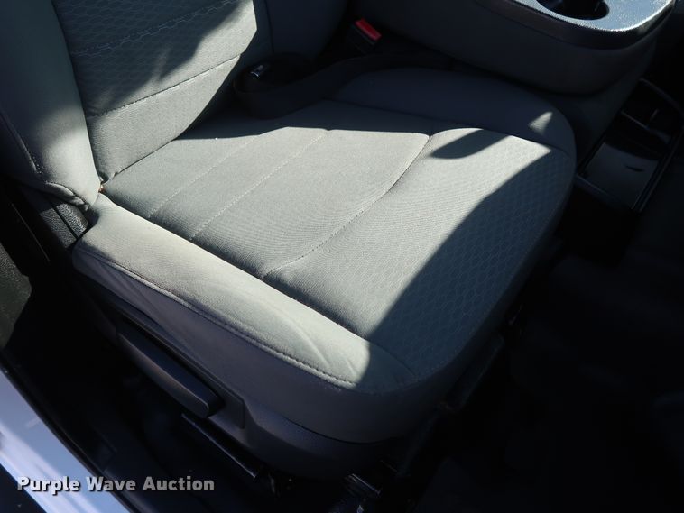 image for item DH0863 2014 Dodge Ram 3500HD  Crew Cab pickup truck cab & chassis