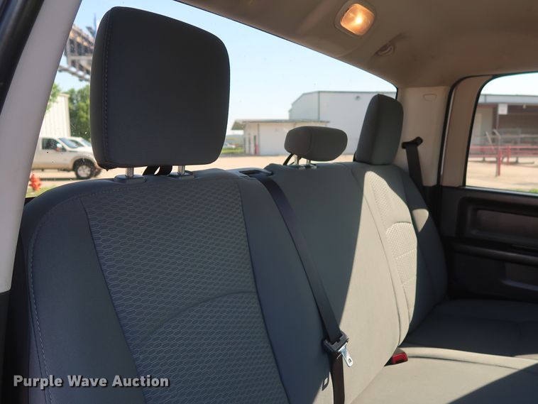 image for item DH0863 2014 Dodge Ram 3500HD  Crew Cab pickup truck cab & chassis