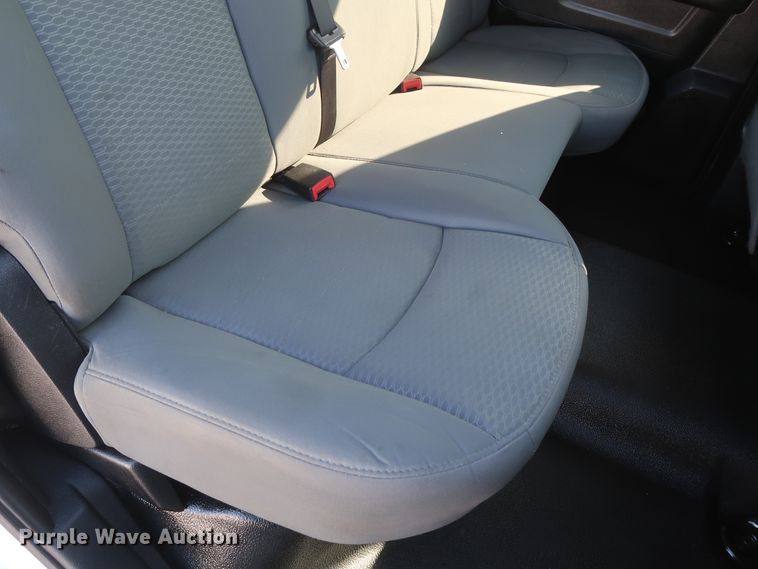 image for item DH0863 2014 Dodge Ram 3500HD  Crew Cab pickup truck cab & chassis