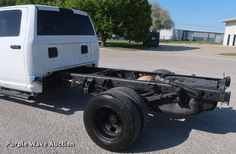 image for item DH0863 2014 Dodge Ram 3500HD  Crew Cab pickup truck cab & chassis