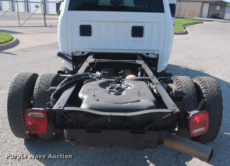 image for item DH0863 2014 Dodge Ram 3500HD  Crew Cab pickup truck cab & chassis