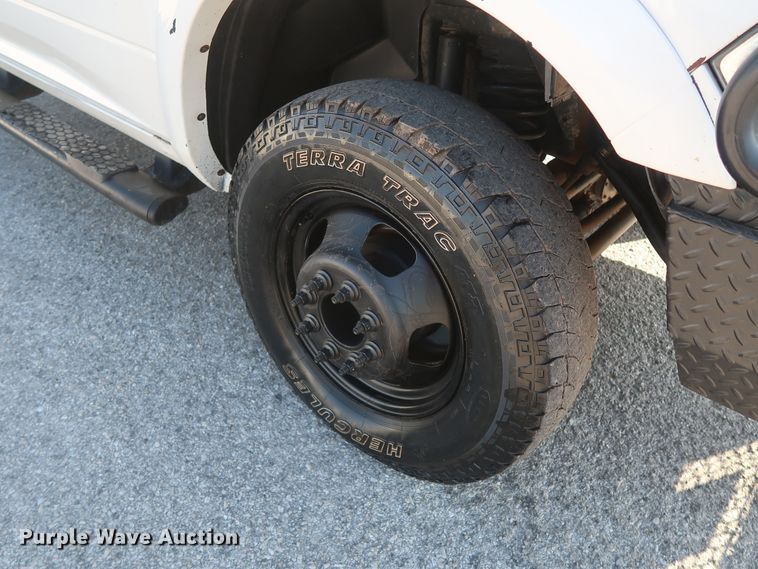 image for item DH0863 2014 Dodge Ram 3500HD  Crew Cab pickup truck cab & chassis