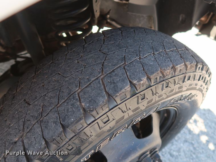 image for item DH0863 2014 Dodge Ram 3500HD  Crew Cab pickup truck cab & chassis