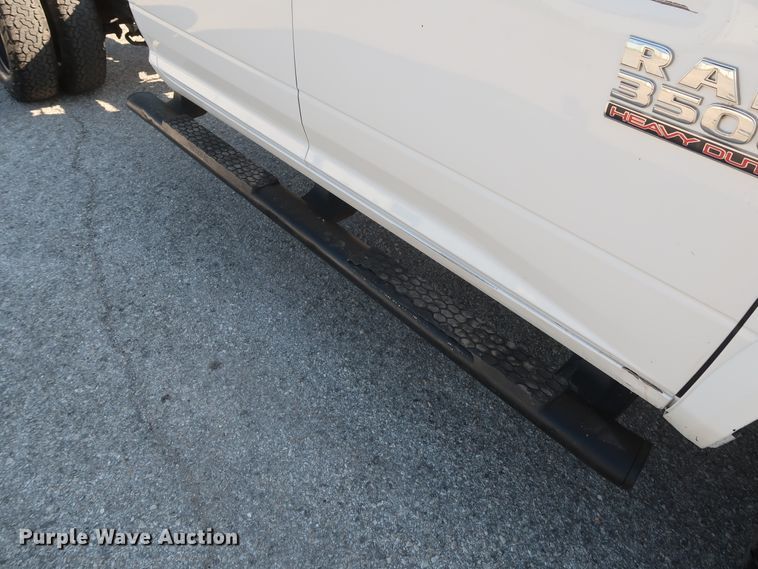 image for item DH0863 2014 Dodge Ram 3500HD  Crew Cab pickup truck cab & chassis