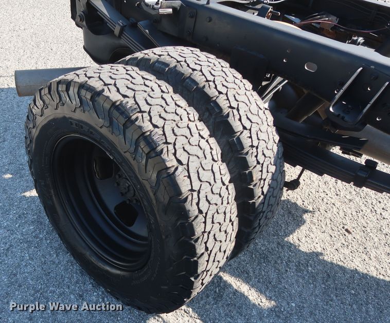 image for item DH0863 2014 Dodge Ram 3500HD  Crew Cab pickup truck cab & chassis