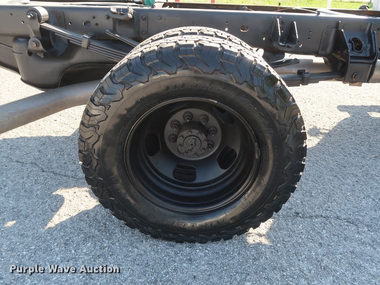 image for item DH0863 2014 Dodge Ram 3500HD  Crew Cab pickup truck cab & chassis