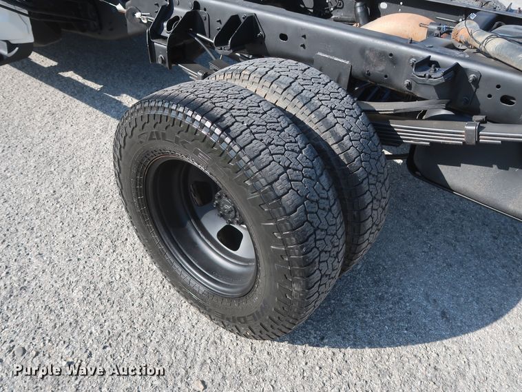 image for item DH0863 2014 Dodge Ram 3500HD  Crew Cab pickup truck cab & chassis