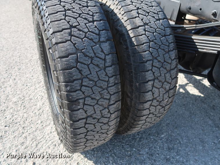 image for item DH0863 2014 Dodge Ram 3500HD  Crew Cab pickup truck cab & chassis