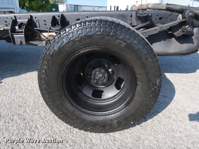 image for item DH0863 2014 Dodge Ram 3500HD  Crew Cab pickup truck cab & chassis