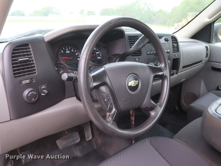 image for item DH0868 2011  Chevrolet Silverado 1500 LS  pickup truck