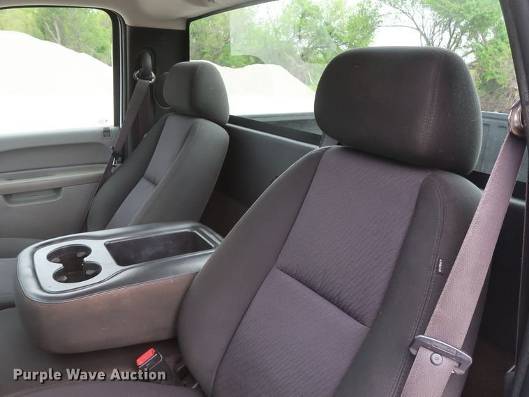 image for item DH0868 2011  Chevrolet Silverado 1500 LS  pickup truck