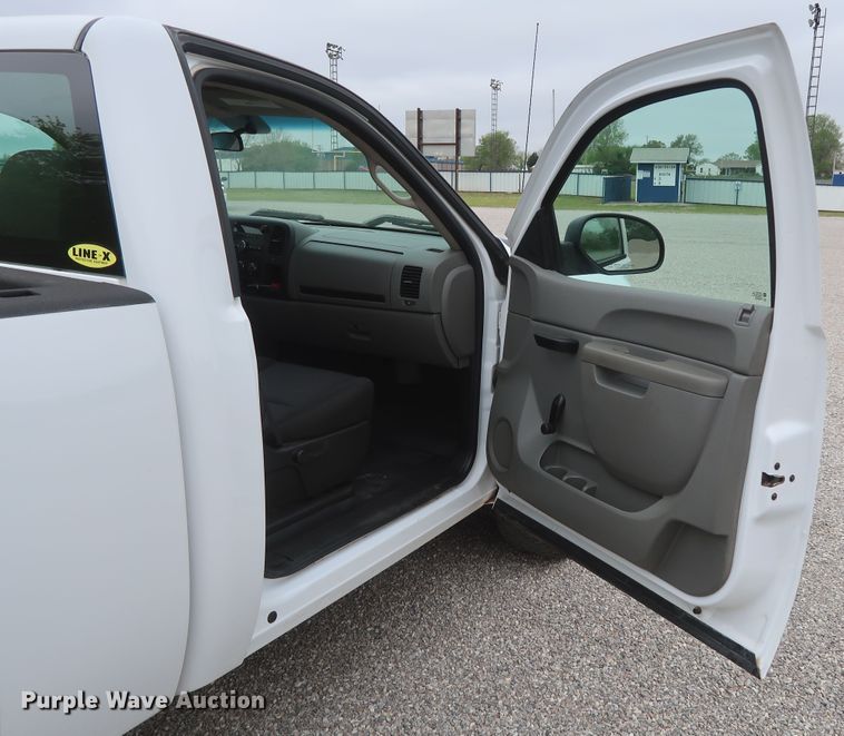 image for item DH0868 2011  Chevrolet Silverado 1500 LS  pickup truck