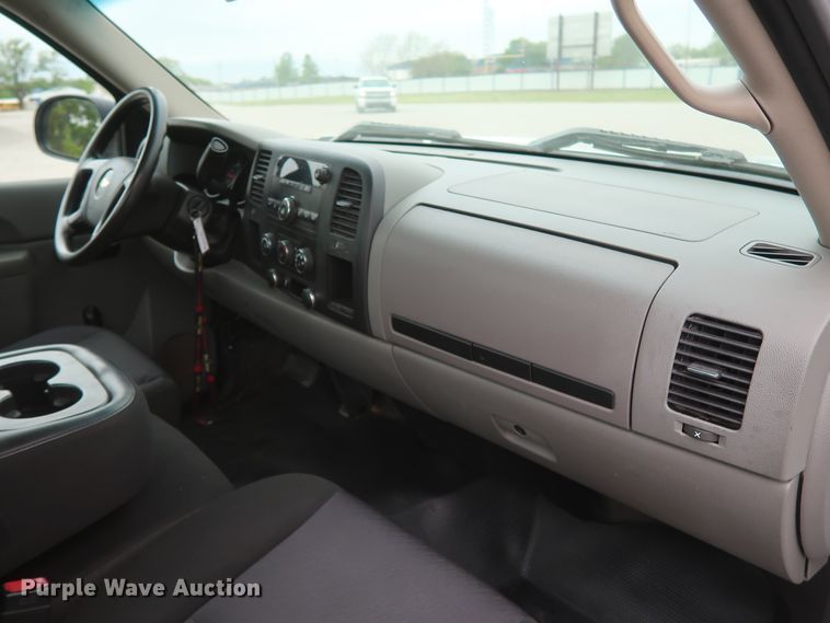 image for item DH0868 2011  Chevrolet Silverado 1500 LS  pickup truck