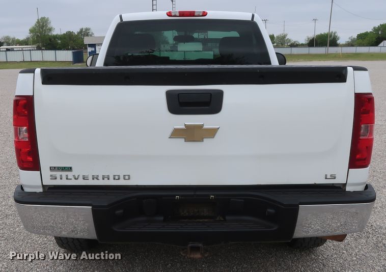 image for item DH0869 2011  Chevrolet Silverado 1500 LS  pickup truck