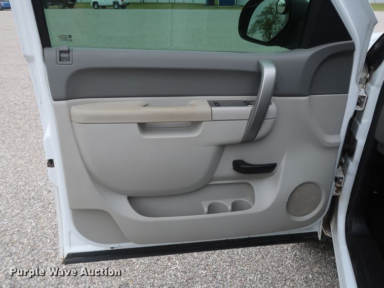 image for item DH0869 2011  Chevrolet Silverado 1500 LS  pickup truck