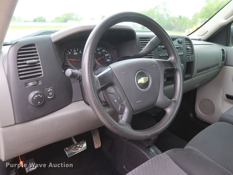 image for item DH0869 2011  Chevrolet Silverado 1500 LS  pickup truck