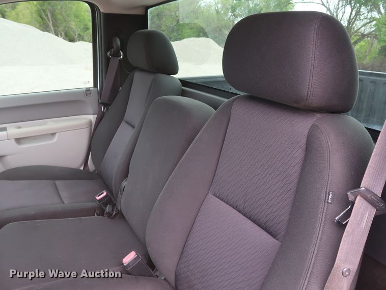 image for item DH0869 2011  Chevrolet Silverado 1500 LS  pickup truck