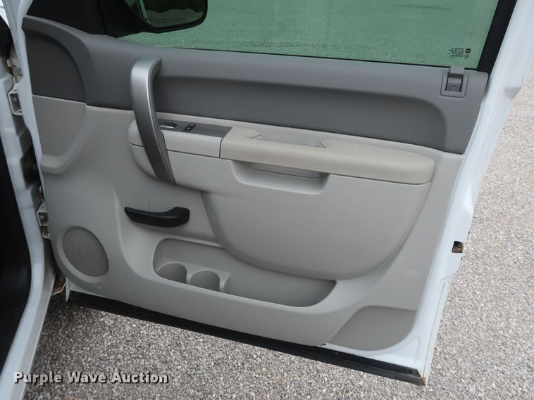 image for item DH0869 2011  Chevrolet Silverado 1500 LS  pickup truck