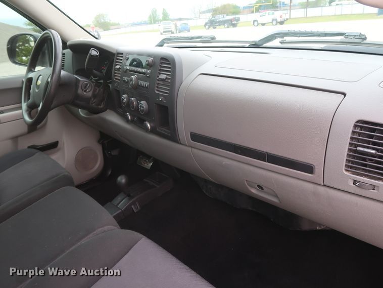 image for item DH0869 2011  Chevrolet Silverado 1500 LS  pickup truck