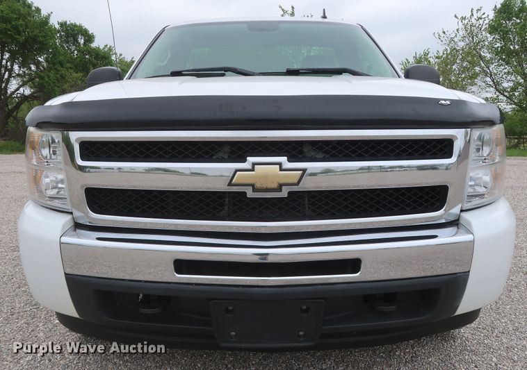image for item DH0869 2011  Chevrolet Silverado 1500 LS  pickup truck