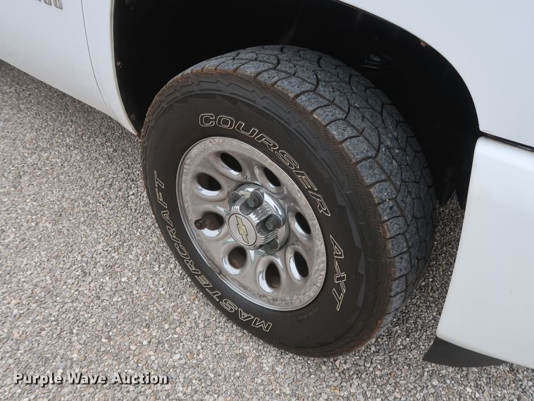 image for item DH0869 2011  Chevrolet Silverado 1500 LS  pickup truck