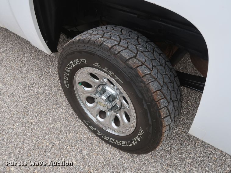 image for item DH0869 2011  Chevrolet Silverado 1500 LS  pickup truck