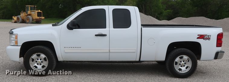 image for item DH0870 2010 Chevrolet Silverado 1500 LT  Ext. Cab pickup truck