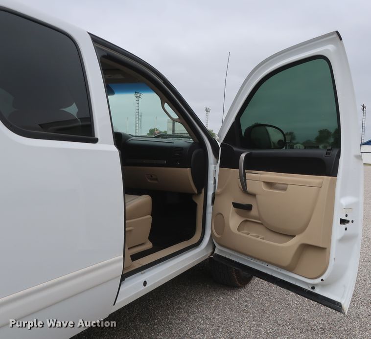 image for item DH0870 2010 Chevrolet Silverado 1500 LT  Ext. Cab pickup truck