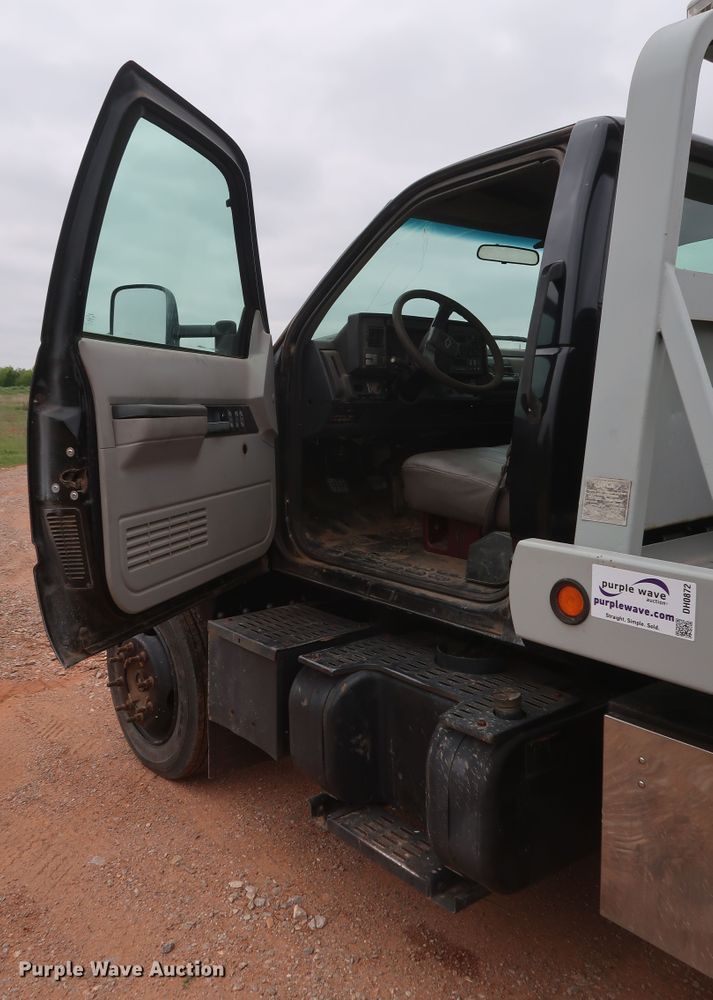 image for item DH0872 1999 Chevrolet C6500  rollback truck