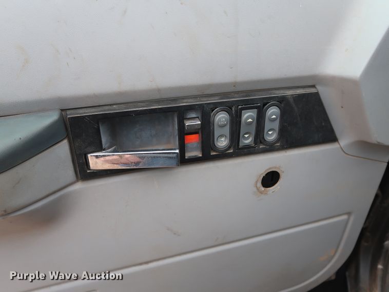 image for item DH0872 1999 Chevrolet C6500  rollback truck