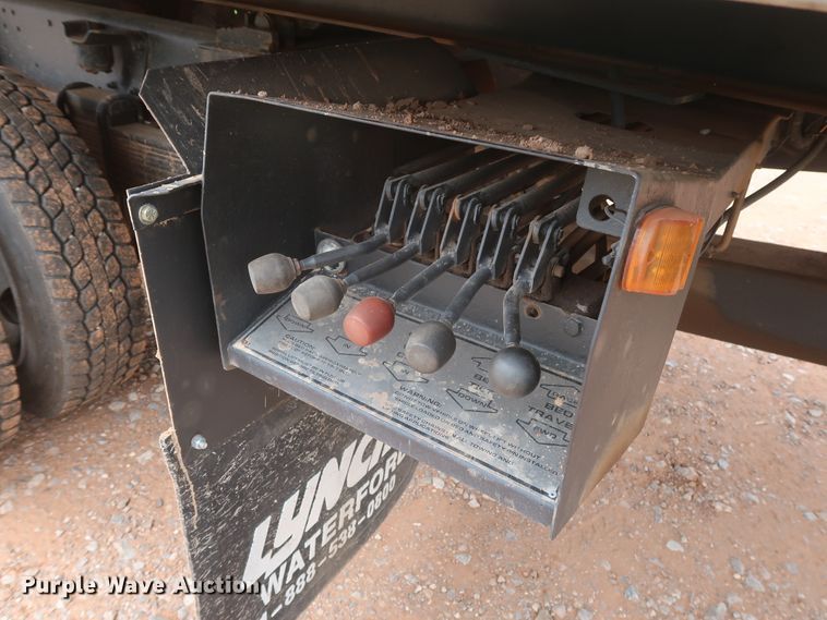 image for item DH0872 1999 Chevrolet C6500  rollback truck