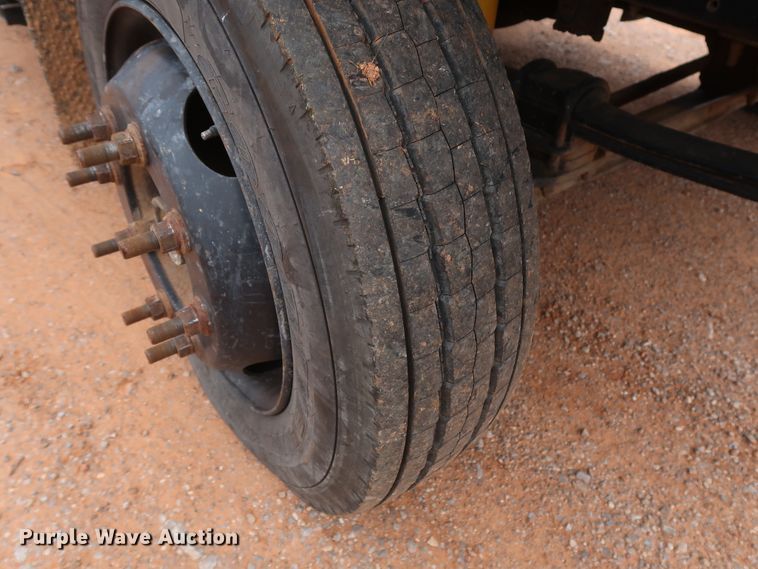 image for item DH0872 1999 Chevrolet C6500  rollback truck